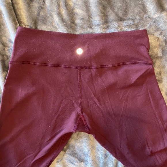 Lulu Lemon maroon leggings with hidden pocket - Picture 3 of 6